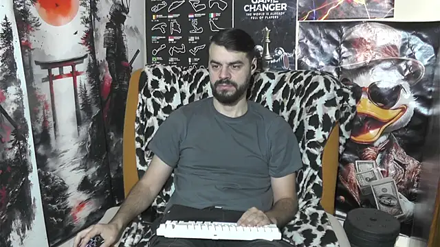 Snapshot of 00george chatting on 01-10-26, 08:10 00george online show from 01-10-26, 08:10