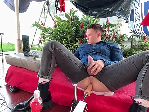 Snapshot of simon_and_david chatting on 09-08-25, 08:41 simon and david online show from 09-08-25, 08:41