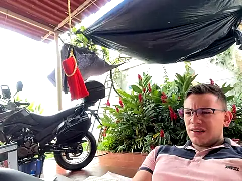 Snapshot of simon_and_david chatting on 09-26-25, 07:18 simon and david online show from 09-26-25, 07:18