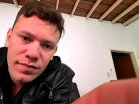 Snapshot of simon_and_david chatting on 10-05-25, 10:02 simon and david online show from 10-05-25, 10:02