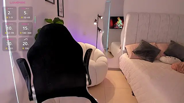 Snapshot of AmyWood chatting on 03-23-26, 10:03 AmyWood online show from 03-23-26, 10:03