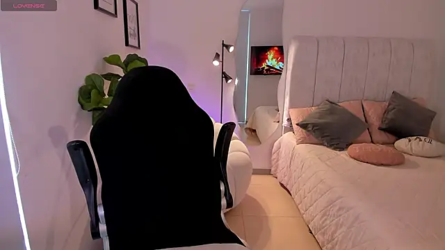 Snapshot of AmyWood chatting on 03-24-26, 08:47 AmyWood online show from 03-24-26, 08:47