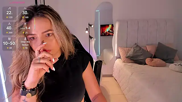 Snapshot of AmyWood chatting on 03-25-26, 07:42 AmyWood online show from 03-25-26, 07:42