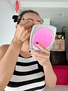 YOURSDEBORA online show from 11-25-25, 07:36