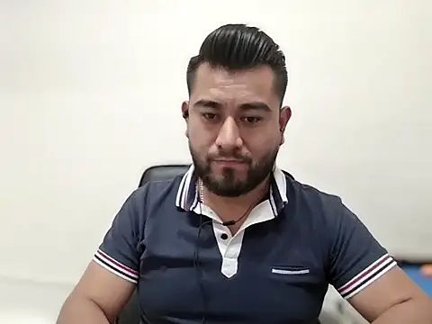 Snapshot of youmanhorny chatting on 04-15-26, 07:32 youmanhorny online show from 04-15-26, 07:32