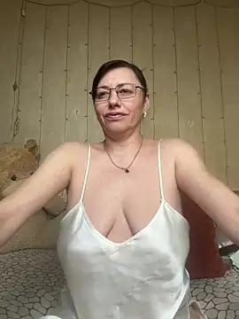 Amberhotqueen online show from 04-10-26, 10:42