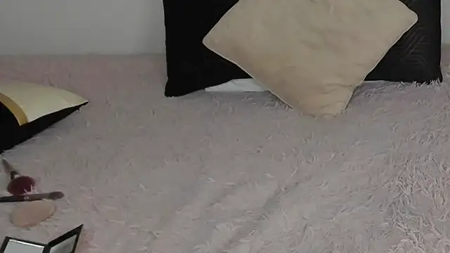 Snapshot of KrissLoona chatting on 09-23-25, 04:15 KrissLoona online show from 09-23-25, 04:15