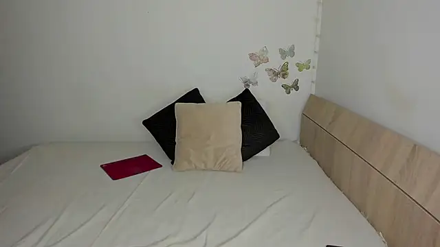 Snapshot of KrissLoona chatting on 09-25-25, 04:27 KrissLoona online show from 09-25-25, 04:27