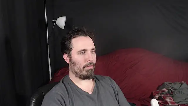 Snapshot of Metalstud chatting on 12-12-24, 05:31 Metalstud online show from 12-12-24, 05:31