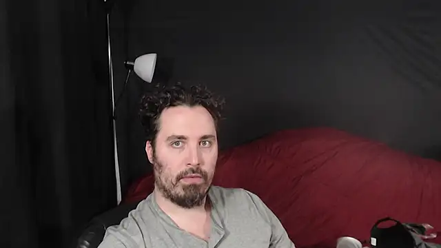 Snapshot of Metalstud chatting on 12-12-24, 11:47 Metalstud online show from 12-12-24, 11:47