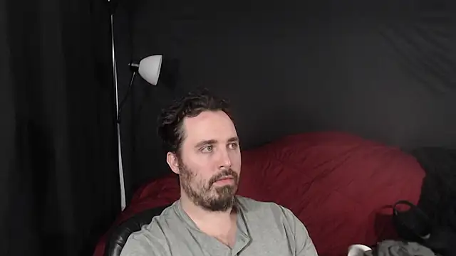 Snapshot of Metalstud chatting on 12-13-24, 04:54 Metalstud online show from 12-13-24, 04:54