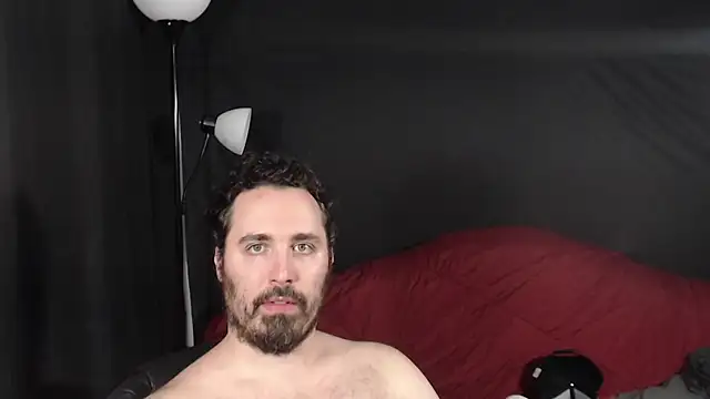 Snapshot of Metalstud chatting on 12-17-24, 04:56 Metalstud online show from 12-17-24, 04:56