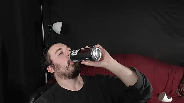 Snapshot of Metalstud chatting on 12-21-24, 11:13 Metalstud online show from 12-21-24, 11:13