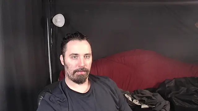 Snapshot of Metalstud chatting on 02-18-25, 01:33 Metalstud online show from 02-18-25, 01:33