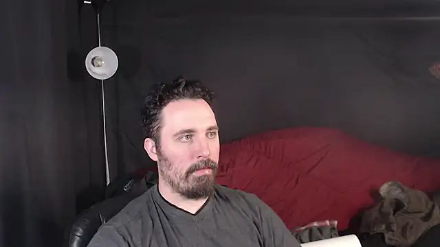 Snapshot of Metalstud chatting on 02-21-25, 11:32 Metalstud online show from 02-21-25, 11:32