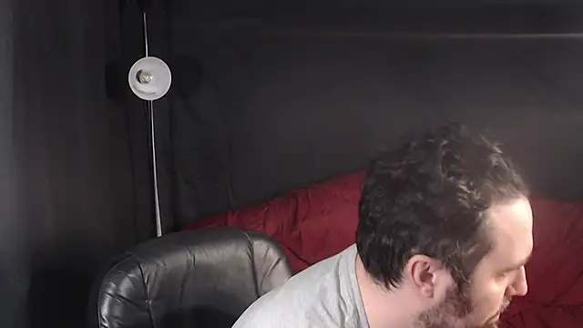 Snapshot of Metalstud chatting on 02-28-25, 01:14 Metalstud online show from 02-28-25, 01:14