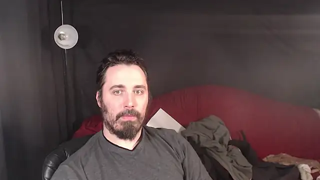 Snapshot of Metalstud chatting on 03-22-25, 01:32 Metalstud online show from 03-22-25, 01:32