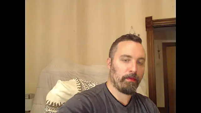 Snapshot of Metalstud chatting on 09-10-25, 02:33 Metalstud online show from 09-10-25, 02:33