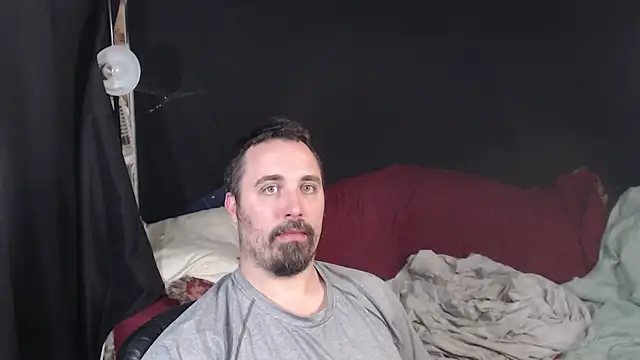 Snapshot of Metalstud chatting on 10-11-25, 03:06 Metalstud online show from 10-11-25, 03:06