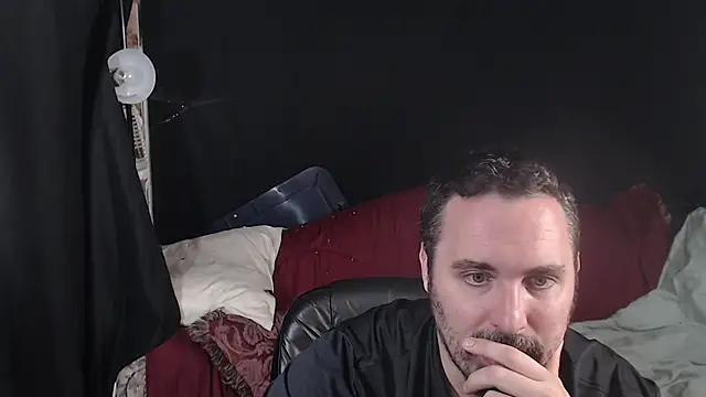 Snapshot of Metalstud chatting on 10-12-25, 05:39 Metalstud online show from 10-12-25, 05:39