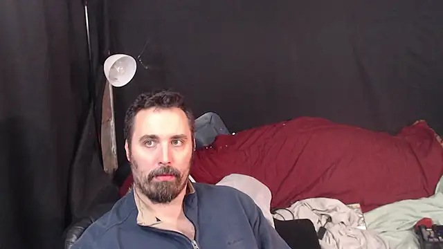 Snapshot of Metalstud chatting on 10-24-25, 05:48 Metalstud online show from 10-24-25, 05:48