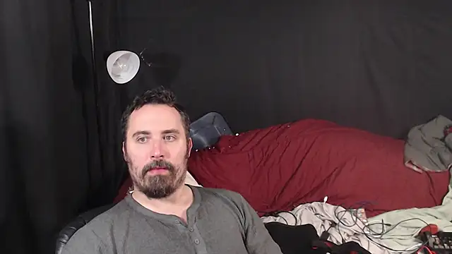 Snapshot of Metalstud chatting on 10-25-25, 03:14 Metalstud online show from 10-25-25, 03:14