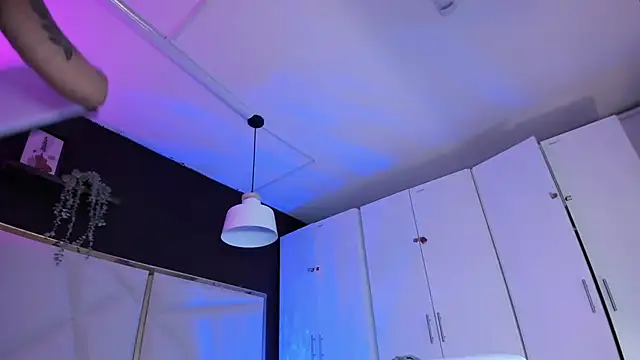 Inndrahot online show from 11-08-25, 03:39