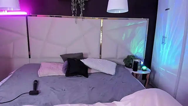 Inndrahot online show from 12-02-25, 03:45