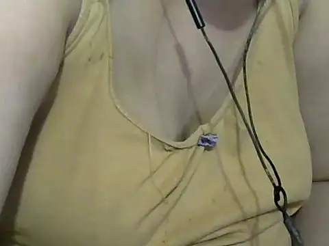 Snapshot of giga-bite chatting on 09-10-25, 06:52 giga-bite online show from 09-10-25, 06:52