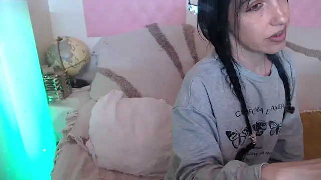 Snapshot of -carla- chatting on 04-30-26, 05:58 -carla- online show from 04-30-26, 05:58