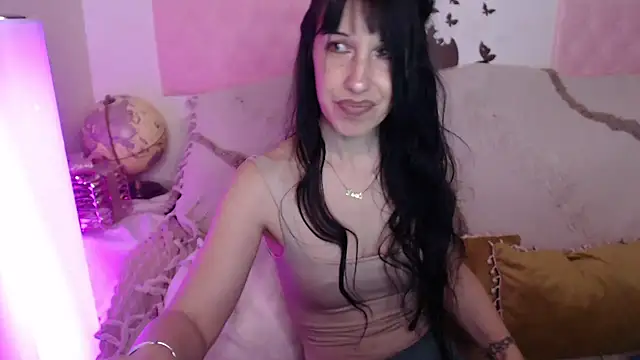 Snapshot of -carla- chatting on 05-05-26, 05:37 -carla- online show from 05-05-26, 05:37