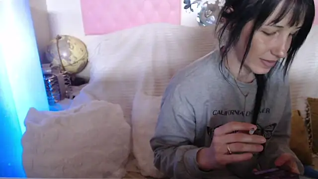Snapshot of -carla- chatting on 05-11-26, 03:18 -carla- online show from 05-11-26, 03:18