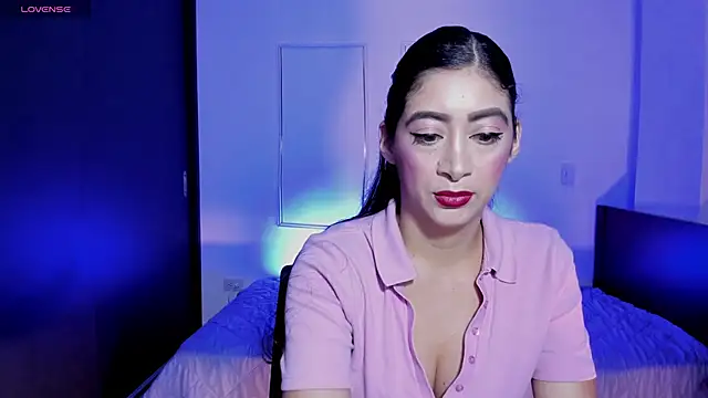 Snapshot of MeganWhite3 chatting on 04-10-26, 03:23 MeganWhite3 online show from 04-10-26, 03:23
