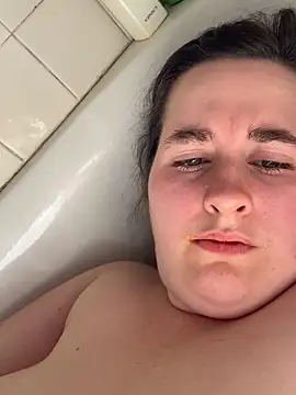 Snapshot of Luce127 chatting on 09-16-25, 04:19 Luce127 online show from 09-16-25, 04:19