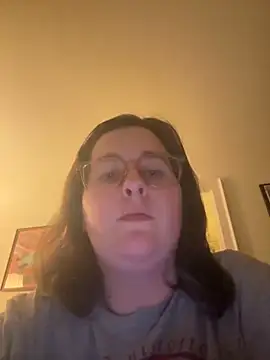 Snapshot of Luce127 chatting on 11-08-25, 11:36 Luce127 online show from 11-08-25, 11:36