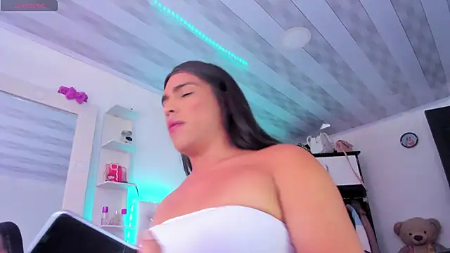 briitany hot online show from 12-20-24, 07:17