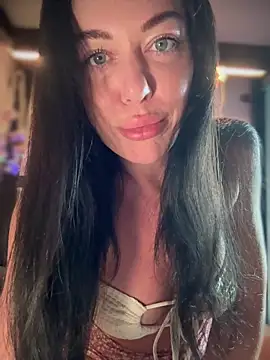 LilliThelo online show from 12-17-25, 06:52