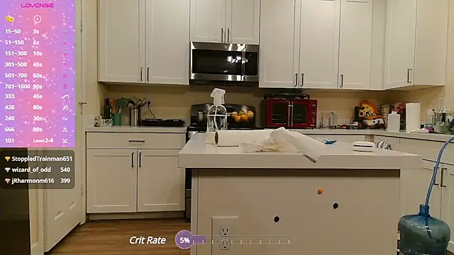 Snapshot of Blondiewithanass chatting on 03-08-25, 08:22 Blondiewithanass online show from 03-08-25, 08:22