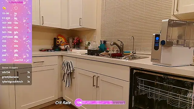 Snapshot of Blondiewithanass chatting on 03-11-25, 08:30 Blondiewithanass online show from 03-11-25, 08:30