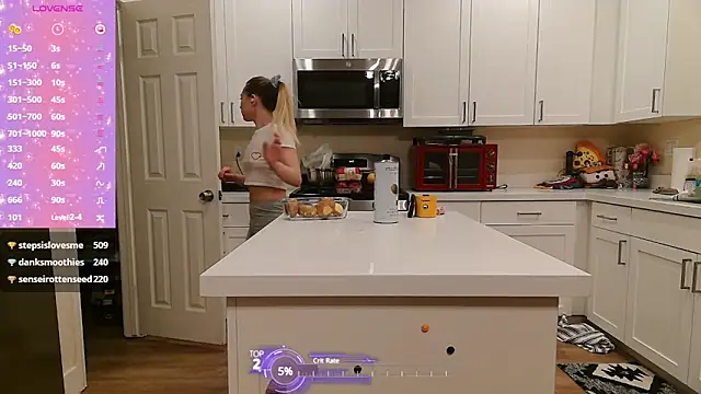 Snapshot of Blondiewithanass chatting on 03-16-25, 09:49 Blondiewithanass online show from 03-16-25, 09:49