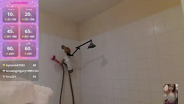 Snapshot of Blondiewithanass chatting on 10-18-25, 10:54 Blondiewithanass online show from 10-18-25, 10:54