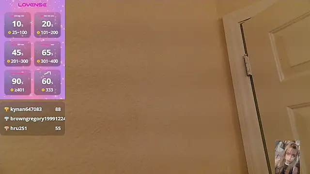 Snapshot of Blondiewithanass chatting on 10-19-25, 11:49 Blondiewithanass online show from 10-19-25, 11:49