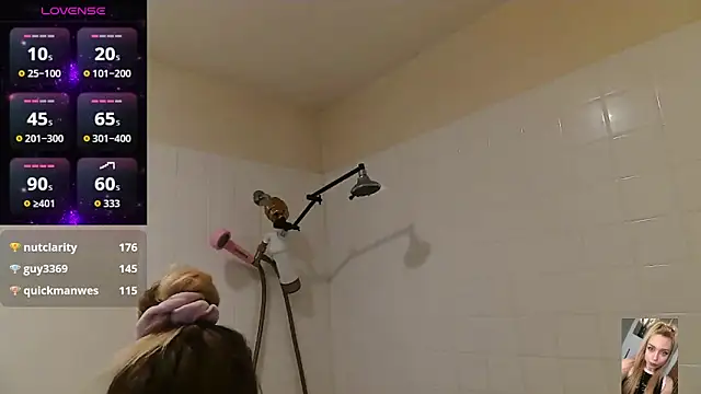 Snapshot of Blondiewithanass chatting on 10-21-25, 12:22 Blondiewithanass online show from 10-21-25, 12:22