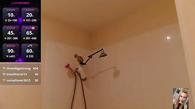 Snapshot of Blondiewithanass chatting on 10-27-25, 01:31 Blondiewithanass online show from 10-27-25, 01:31