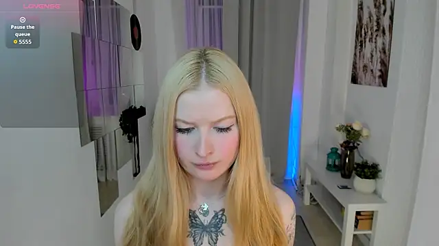 Laly Peach online show from 09-20-25, 04:08