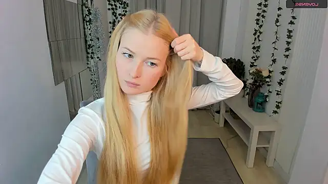 Laly Peach online show from 12-17-25, 05:08