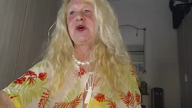 Snapshot of THESensualhorny chatting on 02-20-25, 02:02 THESensualhorny online show from 02-20-25, 02:02