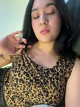 Nina lovi online show from 12-22-24, 12:28