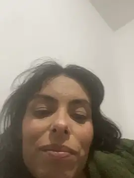Snapshot of Sarah-safada chatting on 06-20-26, 04:59 Sarah-safada online show from 06-20-26, 04:59