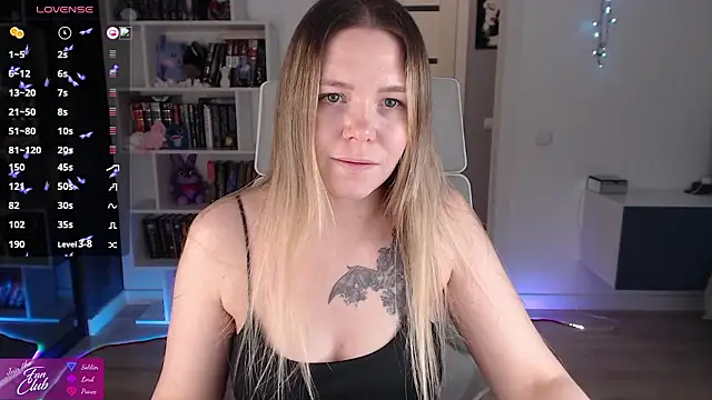 Snapshot of Emma_Bryan chatting on 03-10-26, 07:19 Emma Bryan online show from 03-10-26, 07:19